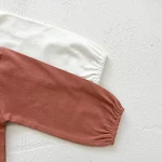 Bolsa fofa com manga longa e estampa de patinho bebê, ideal para transportar fraldas e outros itens essenciais do seu pequeno. — foto 4
