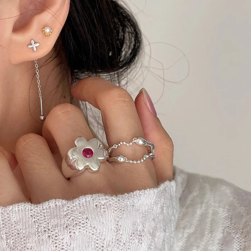 Anel Frio Versátil para Moda, o acessório perfeito para combinar com qualquer estilo, design moderno e elegante para um visual impecável e refrescante. — foto 1