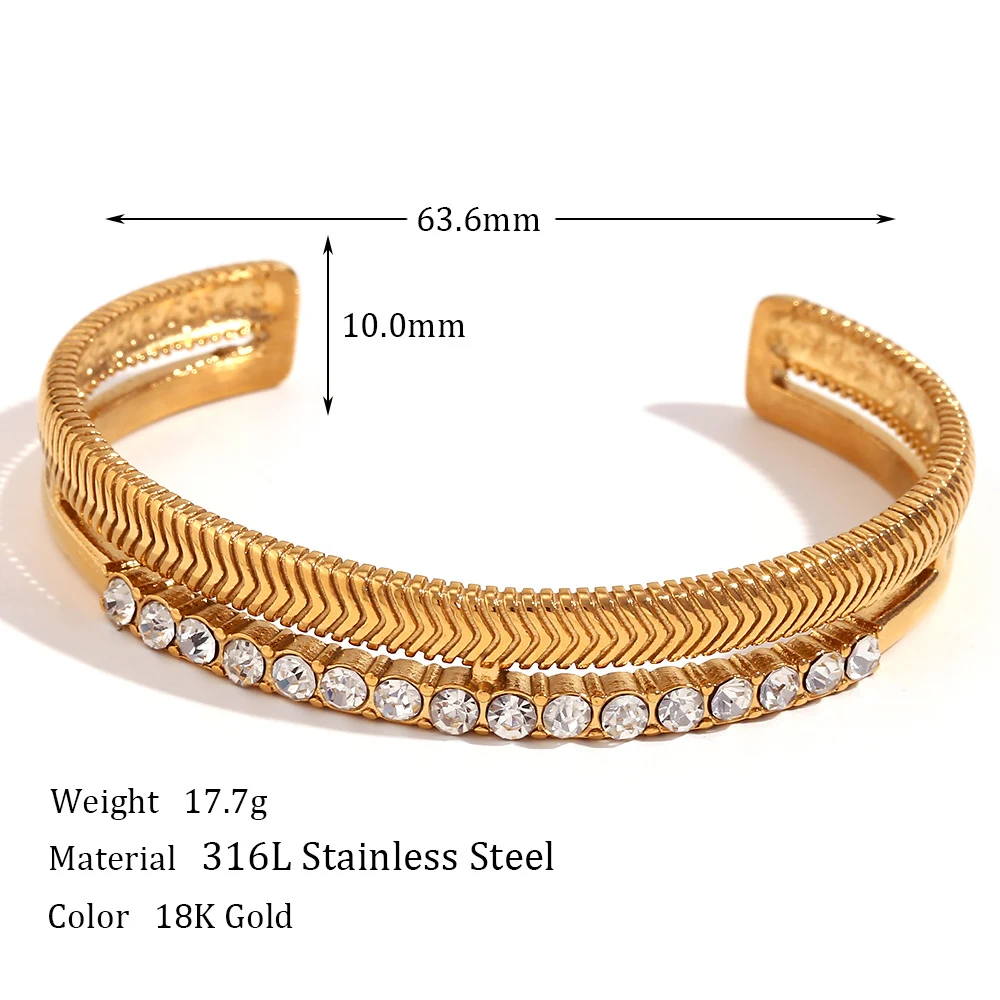 Pulseira feminina aberta de aço titânio com banho de ouro 18K, dupla camada e padrão espinha de peixe, acessório elegante. — foto 3