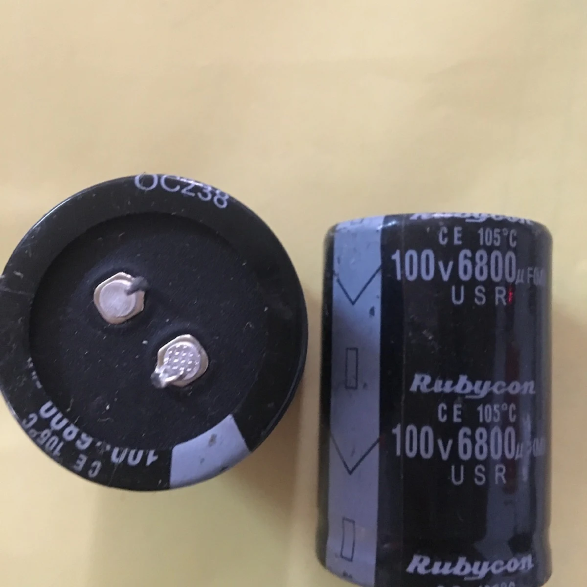 Hochwertiger 6800UF Elektrolytkondensator für Zuverlässige Filterung und Langlebigen Einsatz in Elektronik, Gewährleistet Stabile Leistung und Effizienz. — foto 2