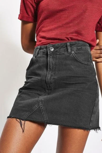 Saia jeans curta casual de verão para mulheres. Conforto e estilo para seus dias ensolarados. Perfeita para looks casuais e descontraídos. — foto 1