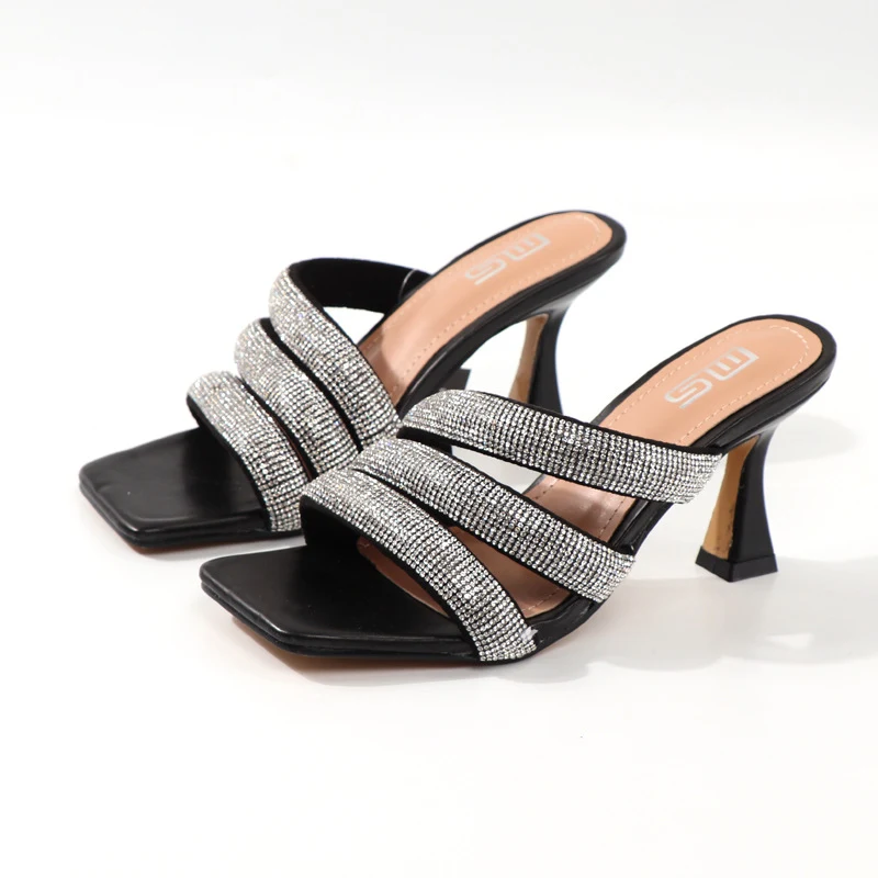 Sandálias femininas com strass, salto alto fino, confortáveis, bico fino. Perfeitas para baladas e noites glamourosas. — foto 4