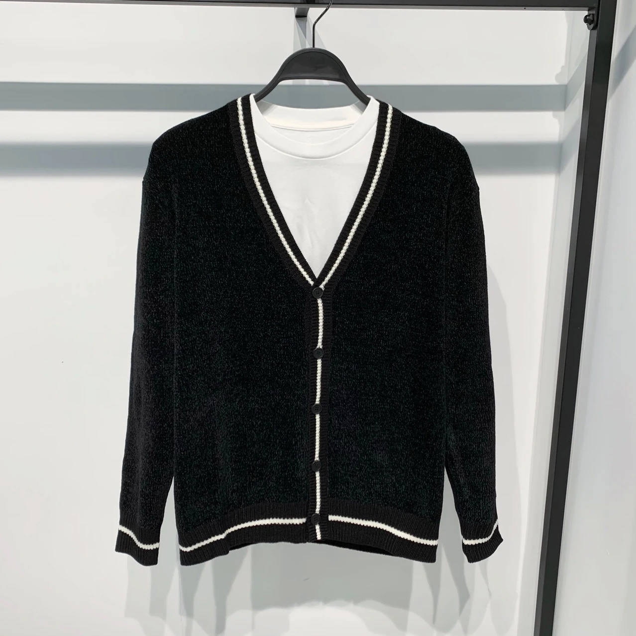 Youth Slim-fit V-neck Long-sleeved Jacquard Sweater Coat, a stylish and comfortable outerwear option for young people. — photo 1
