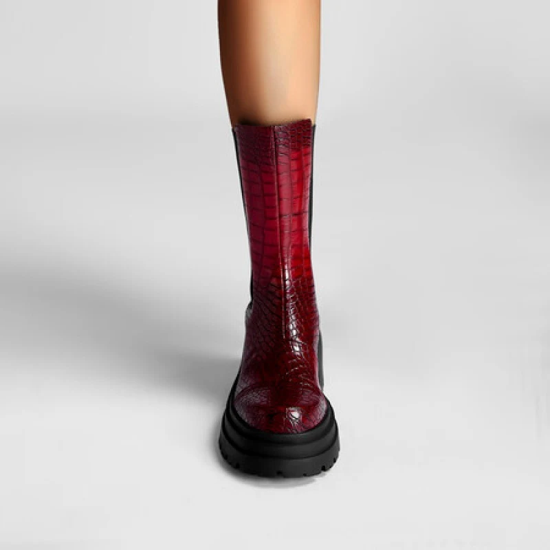 Niche Retro Women's Shoes and Boots. Discover unique vintage styles for your wardrobe. Comfortable and fashionable footw — photo 1