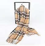 Geruite, kasjmierachtige, verdikte thermische sjaal voor dames. Zacht, warm en stijlvol voor koude dagen. Perfect voor de winter. — foto 5