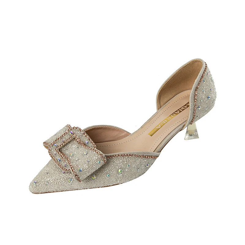 Sandálias de salto alto com strass, estilo stiletto e bico fino. Sapatos individuais para realçar seus pés e elegância. — foto 5