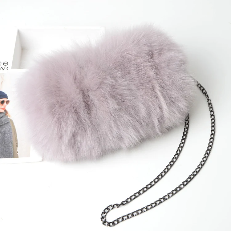 Bolso bandolera de piel de zorro con cadena para mujer, cálido y elegante. Ideal para hombro o cruzado. Un accesorio de moda de lujo. — foto 9