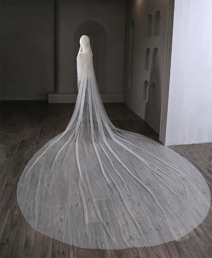 Title 2, Lange luxe bruidssluier met parels voor een ele...