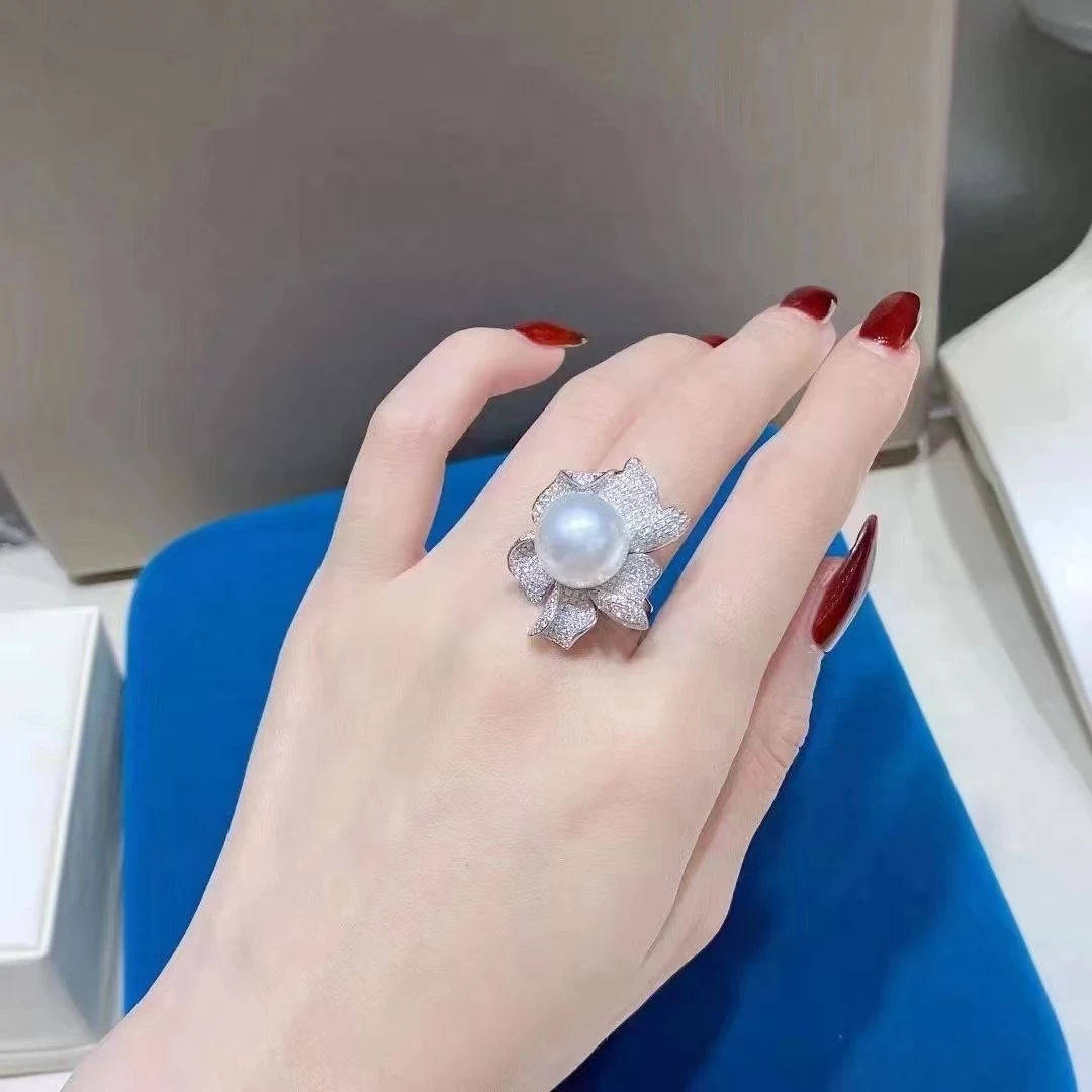 Anel Aberto com Pérola de Água Natural Artificial, Concha e Diamantes. Elegância e Brilho para Você. Joia sofisticada e atemporal. — foto 1