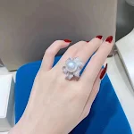Anel Aberto com Pérola de Água Natural Artificial, Concha e Diamantes. Elegância e Brilho para Você. Joia sofisticada e atemporal. — foto 1