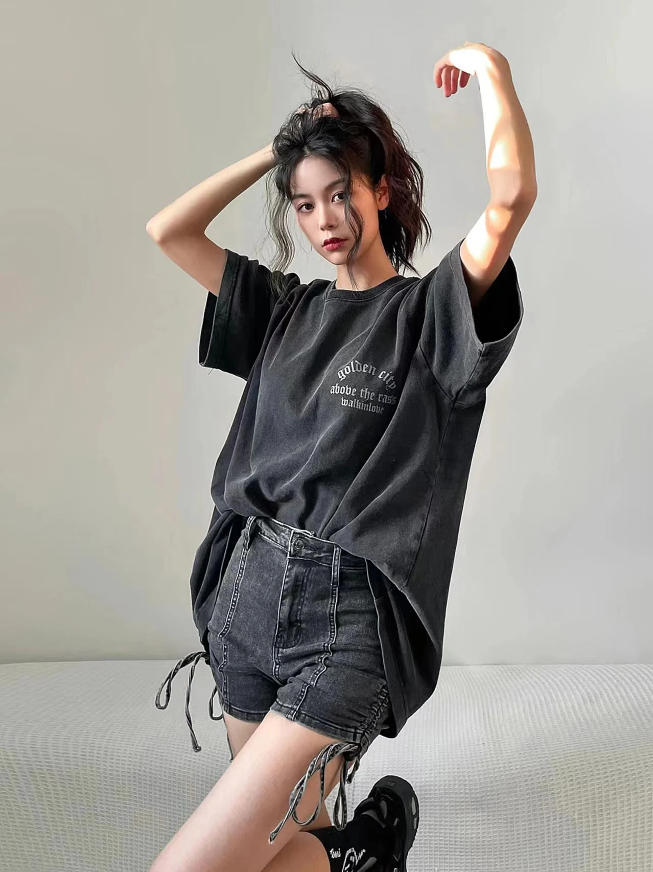 Camiseta Feminina Preta de Algodão Puro Manga Curta Confortável e Fresca Ideal para o Verão Perfeita para o Dia a Dia Design Simples e Elegante Respirável — foto 5