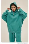 Moletom grosso com capuz da marca. Conforto e aquecimento superiores. Ideal para o inverno e climas frios. Desfrute do frio com estilo e proteção. — foto 7