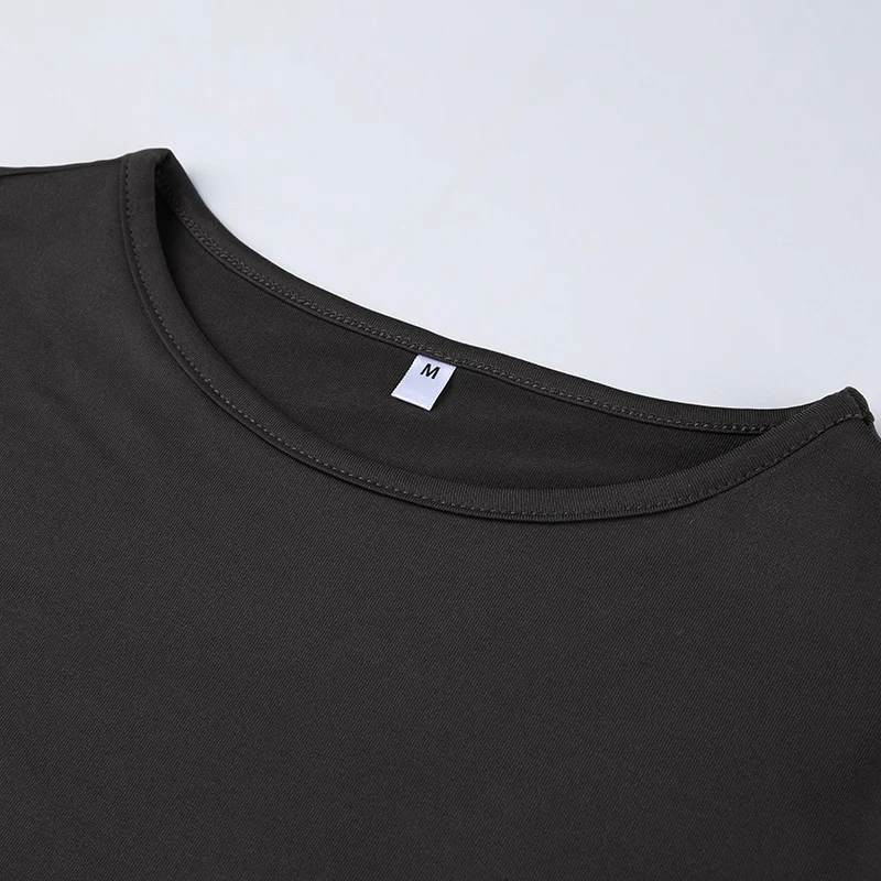 Conjunto esportivo feminino liso, com top manga longa e calças retas de cintura alta, modelagem que proporciona conforto e um visual moderno. — foto 1