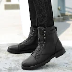 High-top Martin boots for men, urban and durable style. Versatile and comfortable footwear for a modern and resilient lo — photo 2
