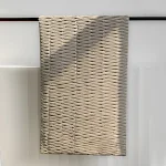 Caminho de cama moderno e minimalista e travesseiro para quarto modelo. Adicione elegância e conforto ao seu quarto, ideal para relaxar. — foto 2