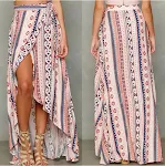 Modisches Chiffon-Strand-Sweatshirt ideal für den Sommer. Leichter, luftiger Stoff, perfekt zum Überziehen. Bietet Komfort und stilvollen Schutz. — foto 1
