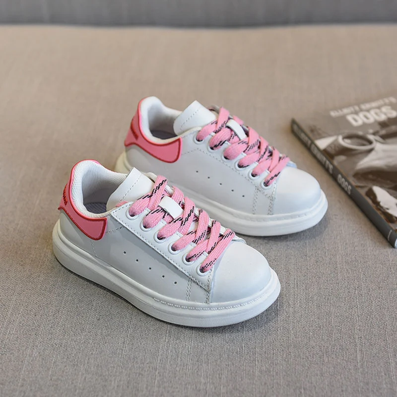 Novos Sapatos Brancos Infantis Coreanos "All-Match". Calçados infantis versáteis para combinar com tudo. Conforto e estilo em cada passo. Perfeitos para crianças. — foto 3