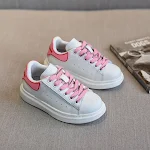 Novos Sapatos Brancos Infantis Coreanos "All-Match". Calçados infantis versáteis para combinar com tudo. Conforto e estilo em cada passo. Perfeitos para crianças. — foto 3