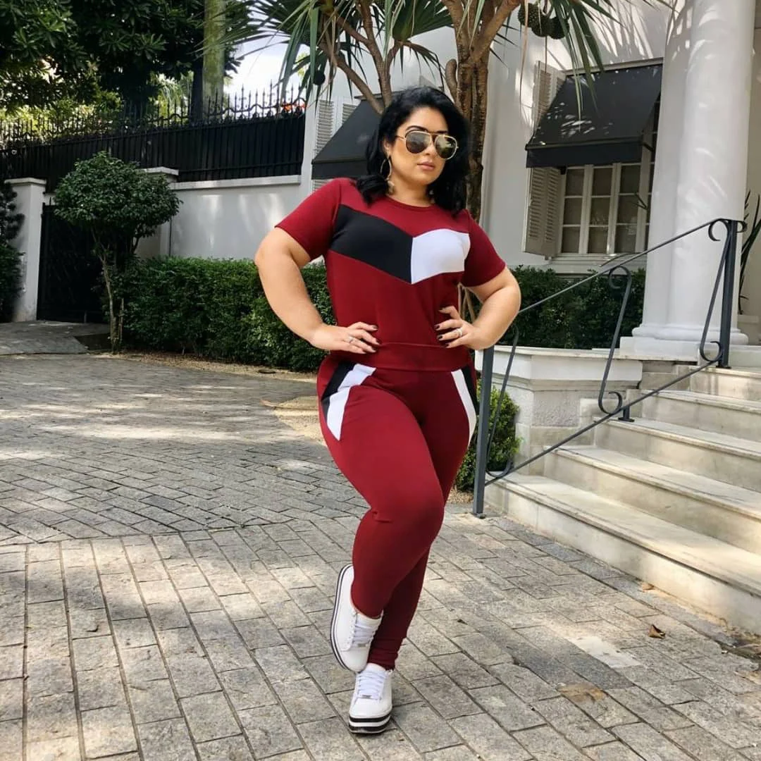 Conjunto de camiseta e calças curtas patchwork plus size, manga curta, ideal para looks casuais e confortáveis com estilo. — foto 7