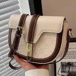Bolsa mensageiro feminina de nicho, estilo sela, ideal para o dia a dia. Design elegante e prático, perfeita para carregar seus essenciais com conforto e estilo. — foto 13