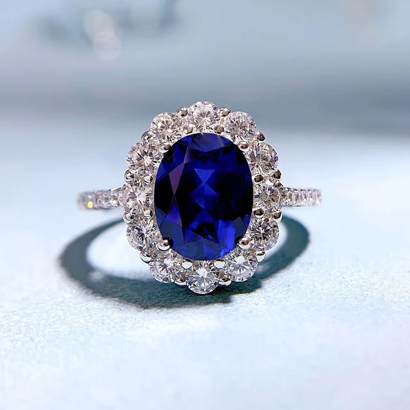Anel oval de safira artificial clássico com 79 zircônias. Elegância e brilho atemporal, ideal para um visual sofisticado e marcante. — foto 9