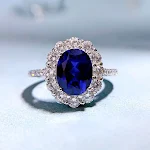 Anel oval de safira artificial clássico com 79 zircônias. Elegância e brilho atemporal, ideal para um visual sofisticado e marcante. — foto 9