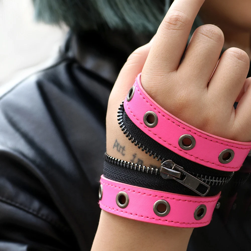 Pulseira de couro bovino Punk para mulheres, estilo rock. Adicione atitude ao seu visual com esta pulseira resistente e cheia de personalidade. — foto 8
