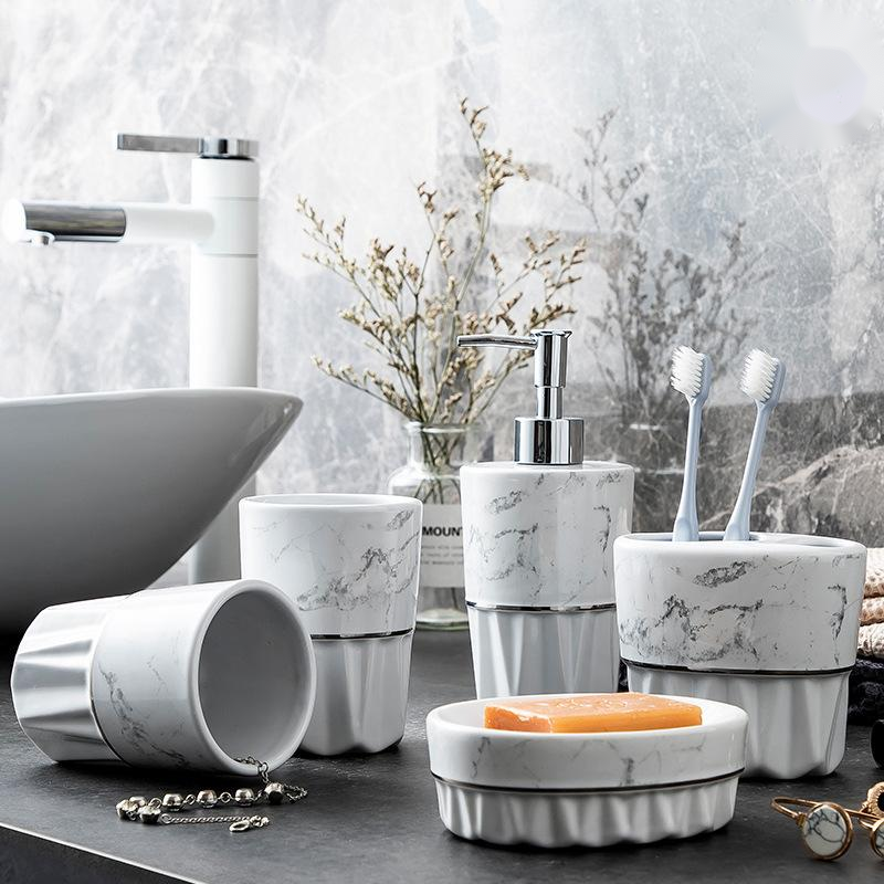 Title 1, Set bagno in ceramica effetto marmo stile sempl...