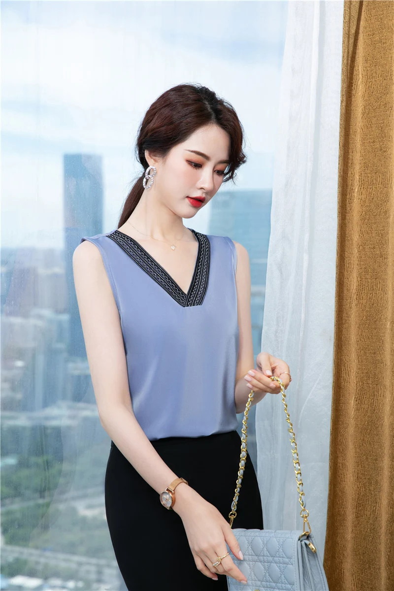Trendy Leaky Back Women's Sling Tube Top Halter Vest — photo 3