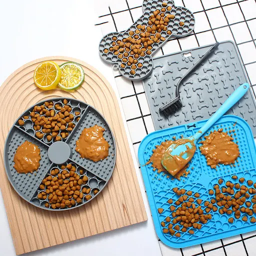 Silicone Licking Pad Pet Dog Lick Pad Bath Peanut Butter Slow Eating Licking Feeder Cat Lickmat Feeding Dog Lick Mat Pet — photo 2