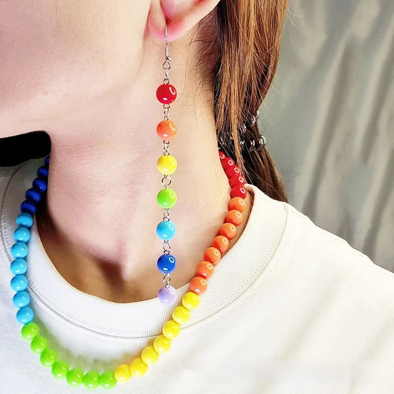 Brincos Acrílicos de Verão com Miçangas Redondas Coloridas Rainbow, Minimalistas, Cores Doces, Perfeitos para a Praia. Moda. — foto 1
