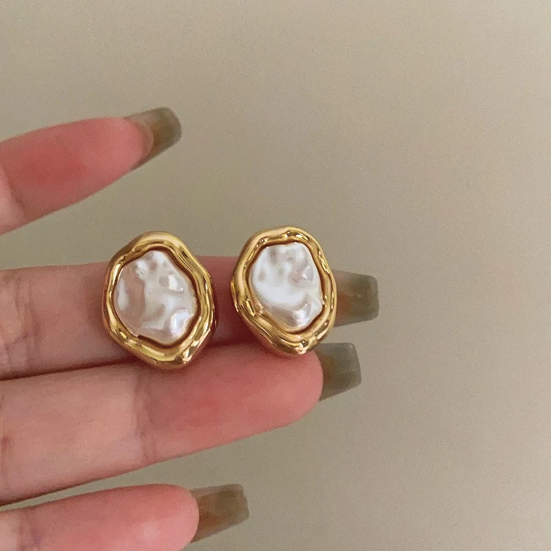 Brincos de Stud com Borda de Pérola Irregular para Mulheres — foto 10