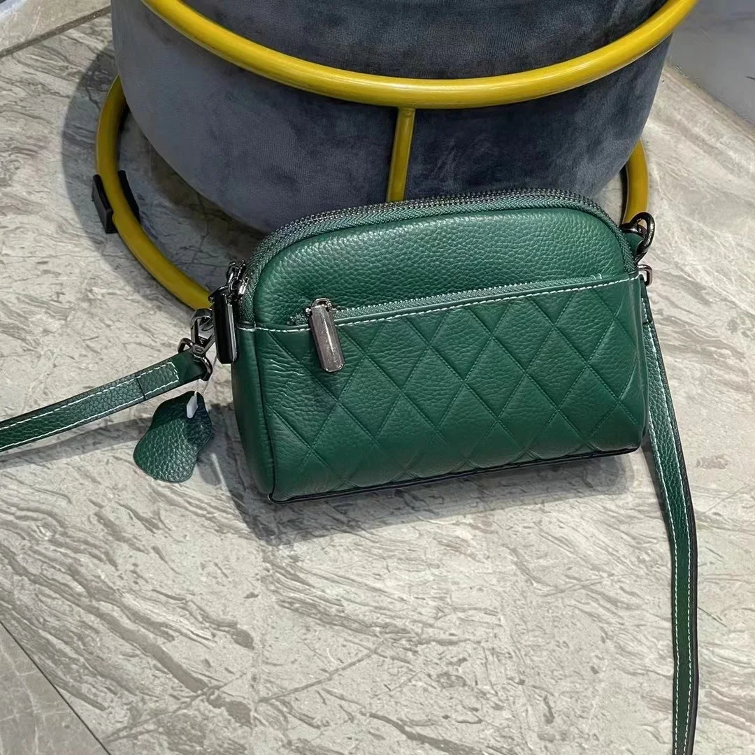 Bolsa crossbody de couro bovino feminina, elegante e versátil, perfeita para o dia a dia, oferecendo estilo e praticidade para seus pertences. — foto 6