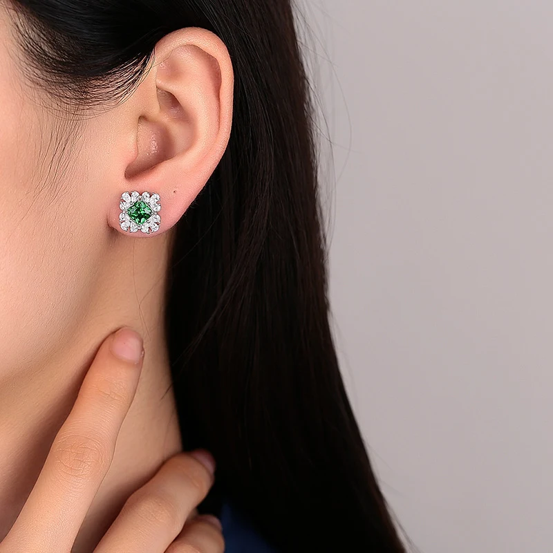 Brincos de pressão esmeralda femininos, elegância avançada e estilo sofisticado. Realce sua feminilidade com estes brincos. — foto 2