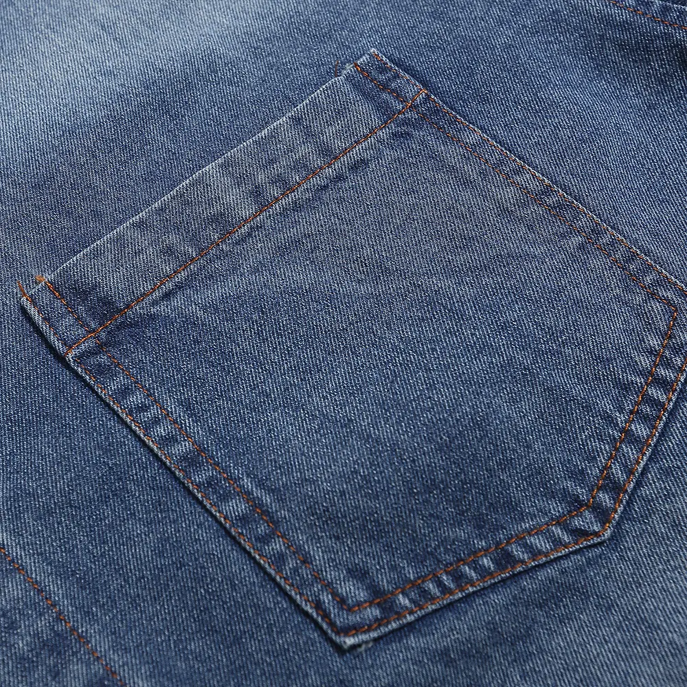 Gradient Tie-dye Denim Shirt met korte mouwen. Een casual en trendy look voor warme dagen. Comfortabel en stijlvol, ideaal voor elke zomerse outfit. — foto 1