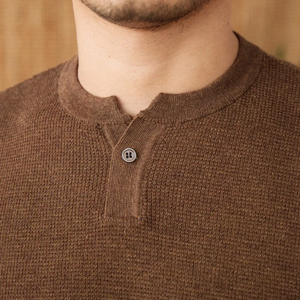 Camiseta americana retrô de manga curta e corte justo, ideal para um visual casual e estiloso. Conforto e moda para o dia a dia. — foto 11