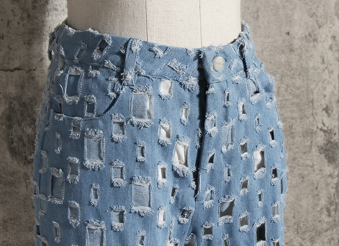 Zerrissene weite Hose mit weitem Bein, ideal für einen lässigen Look. Bequem und stilvoll, atmungsaktiv und locker. Perfekt für den Sommer. — foto 2