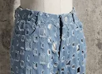 Zerrissene weite Hose mit weitem Bein, ideal für einen lässigen Look. Bequem und stilvoll, atmungsaktiv und locker. Perfekt für den Sommer. — foto 2