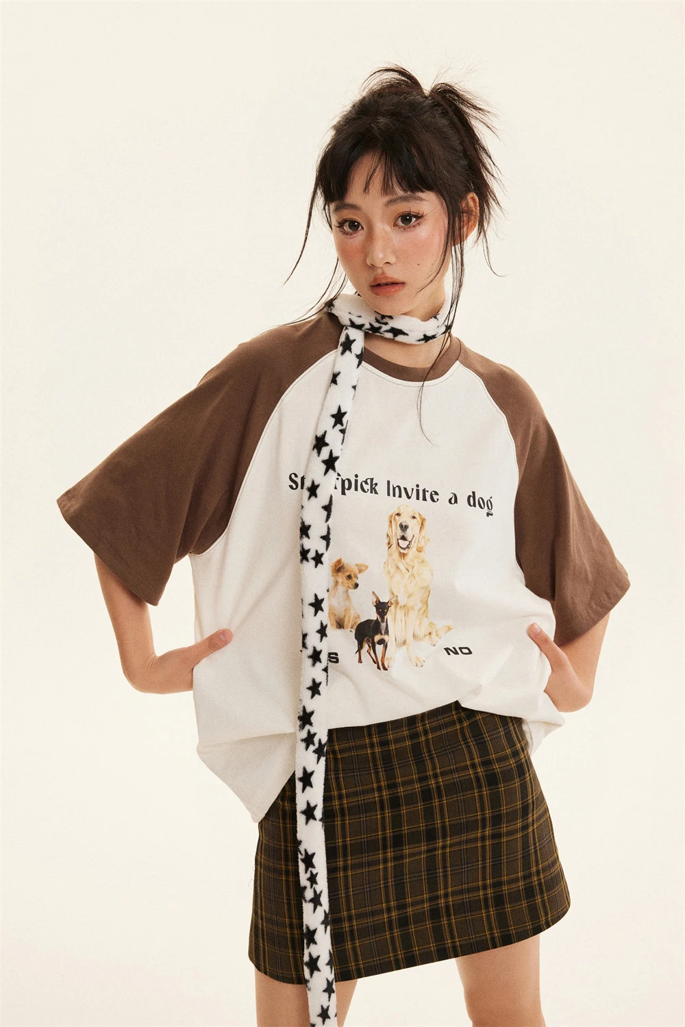 Camiseta masculina de manga curta com estampa de filhote e combinação de cores, confortável e estilosa para um visual casual e descontraído. — foto 17