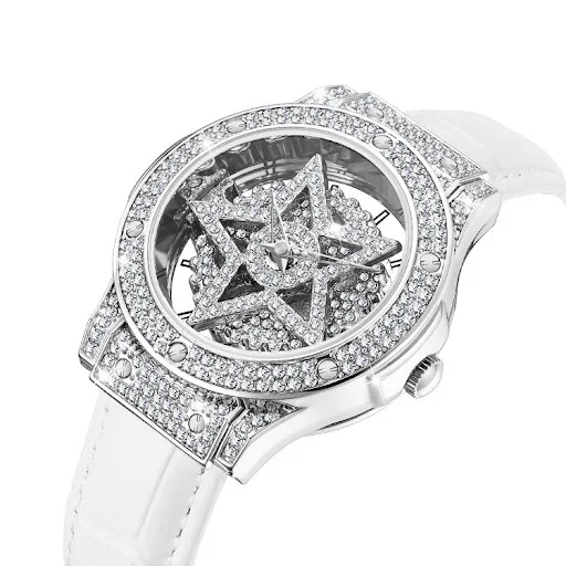 Title 5, Horloge "Lucky Turn" met uitgesneden sterren. S...
