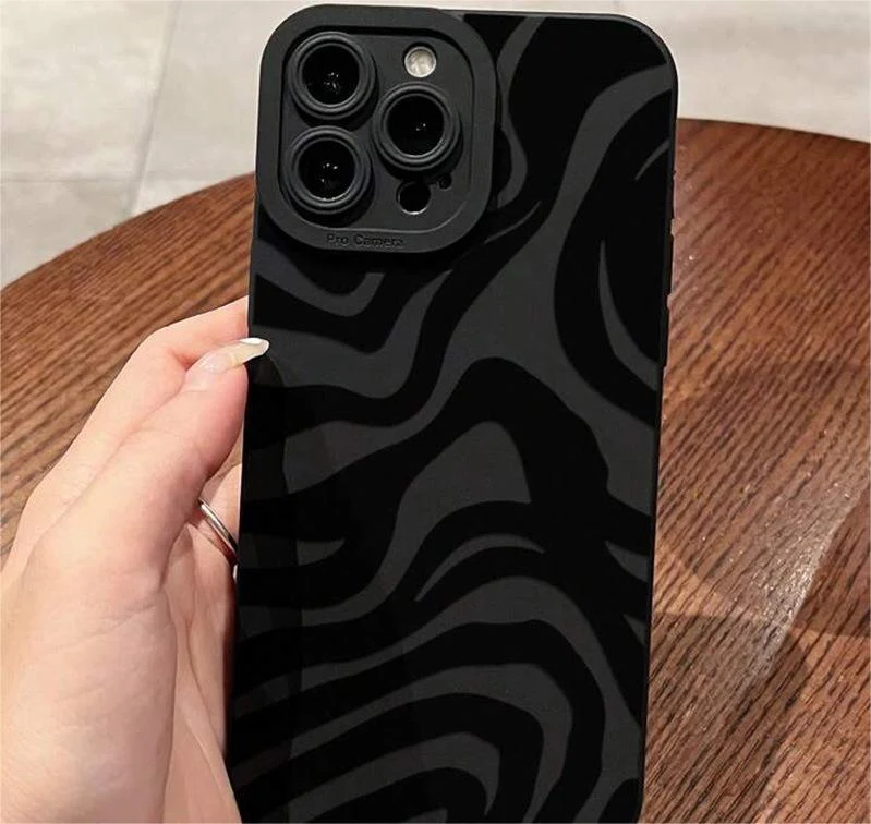Capa de telefone com pupila listrada preta Proteja seu smartphone com estilo. Design moderno e chamativo para máxima proteção e personalidade. — foto 4