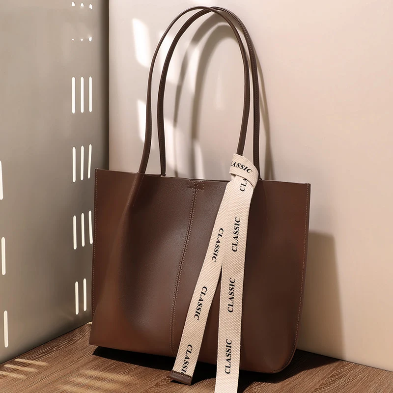 Women's Tote Premium Leather Large Capacity Spacious and Stylish for Work or Travel Durable Design Everyday Essential — photo 1