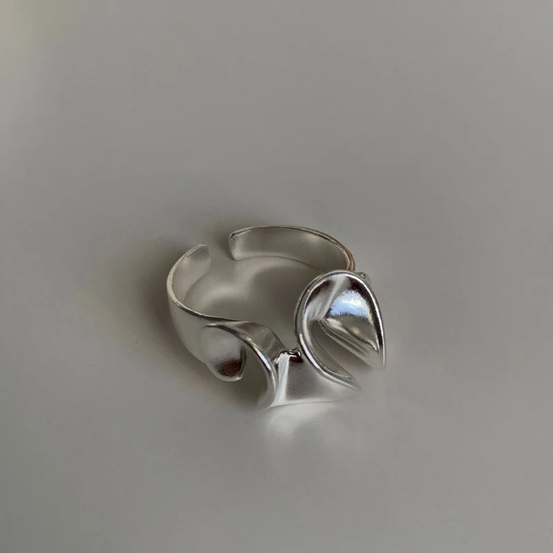 Anel de prata esterlina com folha de lótus, ondas e pétalas, aberto e fosco, para um visual elegante e delicado. — foto 1