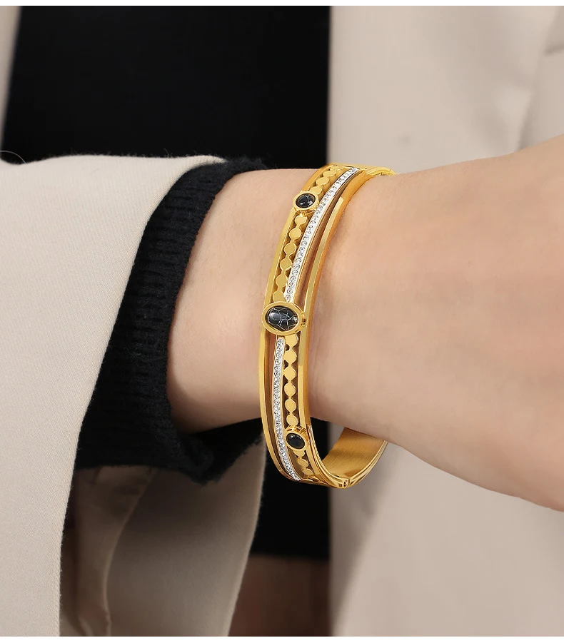 Bracelet boucle zircon turquoise style vintage français. Accessoire chic et intemporel pour sublimer votre poignet avec élégance et raffinement. — photo 16