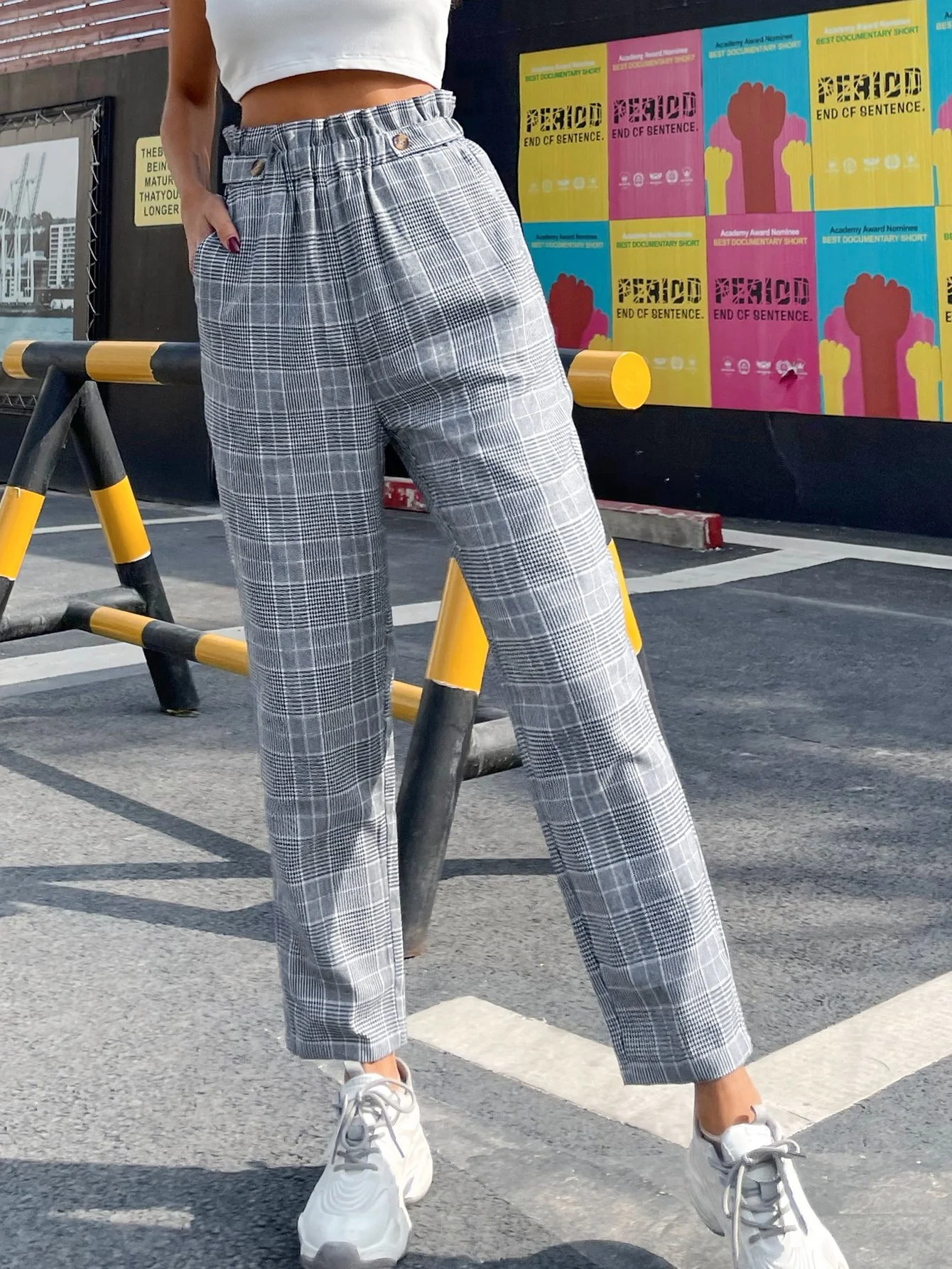 Pantaloni a vita alta a quadri da donna, stile temperamento, gamba dritta. Perfetti per un look elegante e raffinato, adatti a ogni occasione. — foto 5