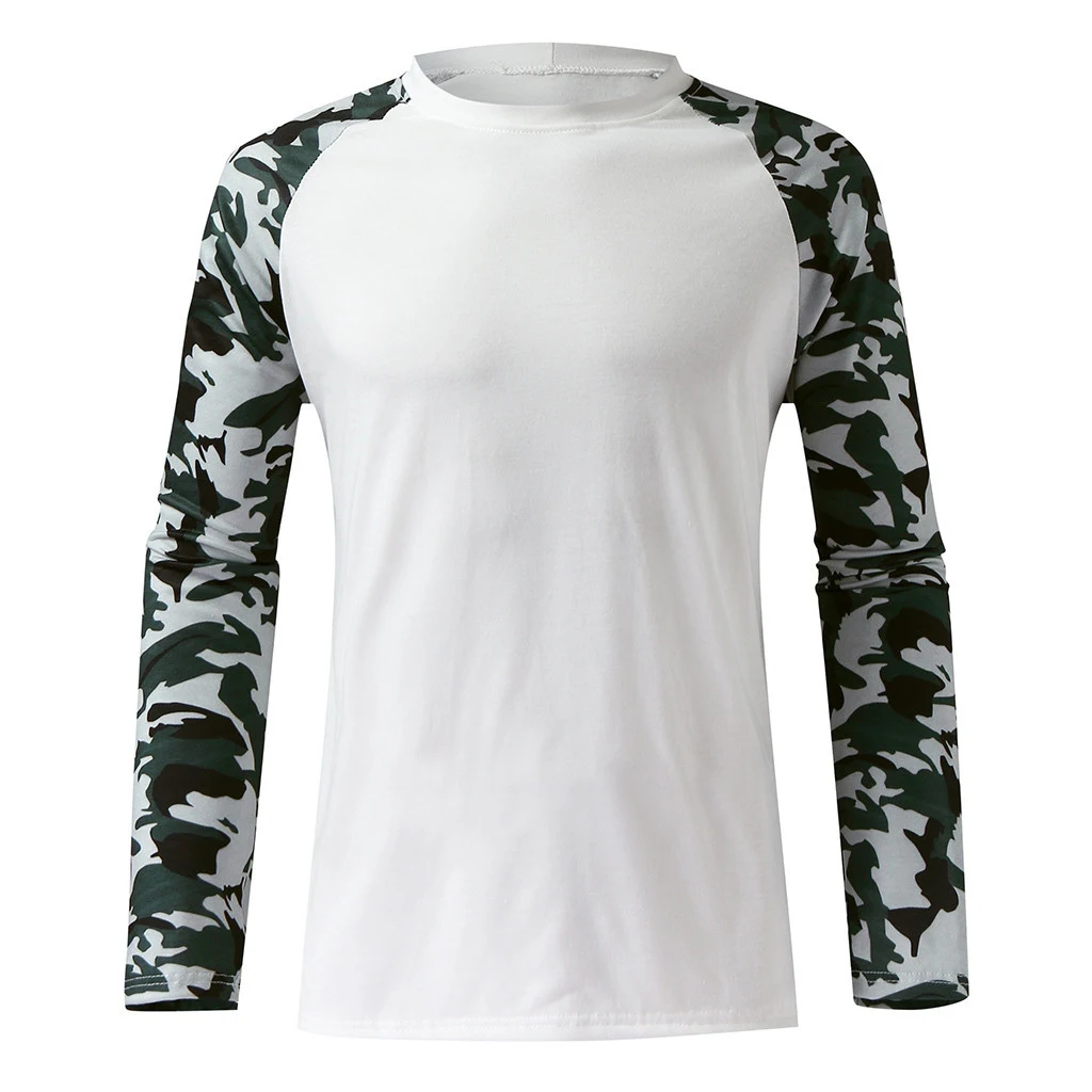 Camiseta masculina com manga camuflada, gola redonda e corte ajustado em cor lisa. Perfeita para um visual moderno e confortável. — foto 3