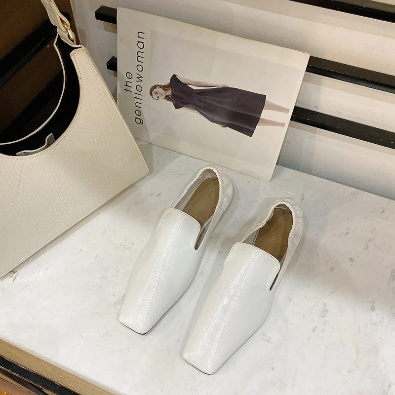 Women's Soft Leather Flat Shoes with Low Heel and Square Toe Grandma Style. Small Leather Shoes perfect for everyday wea — photo 1