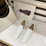 Women's Soft Leather Flat Shoes with Low Heel and Square Toe Grandma Style. Small Leather Shoes perfect for everyday wea — photo 1