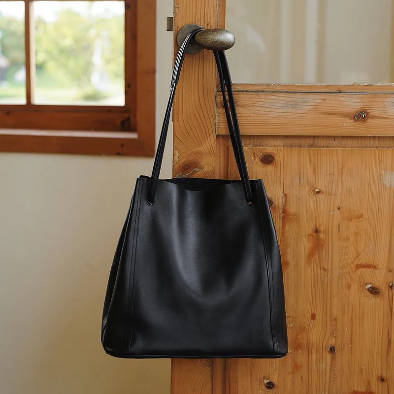 Retro Soft Cowhide Leather Women's Bag Large Capacity, a stylish and spacious everyday bag, offering ample room for your — photo 8