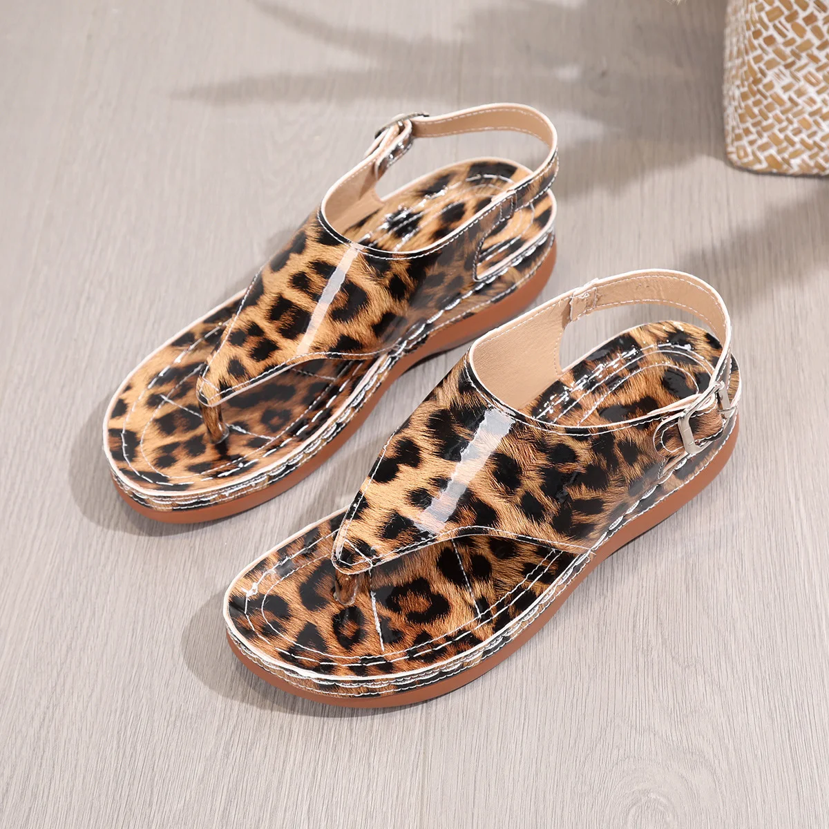 Round head thick bottom casual buckle beach outdoor sandals. Comfortable, stylish footwear for your summer adventures, p — photo 34